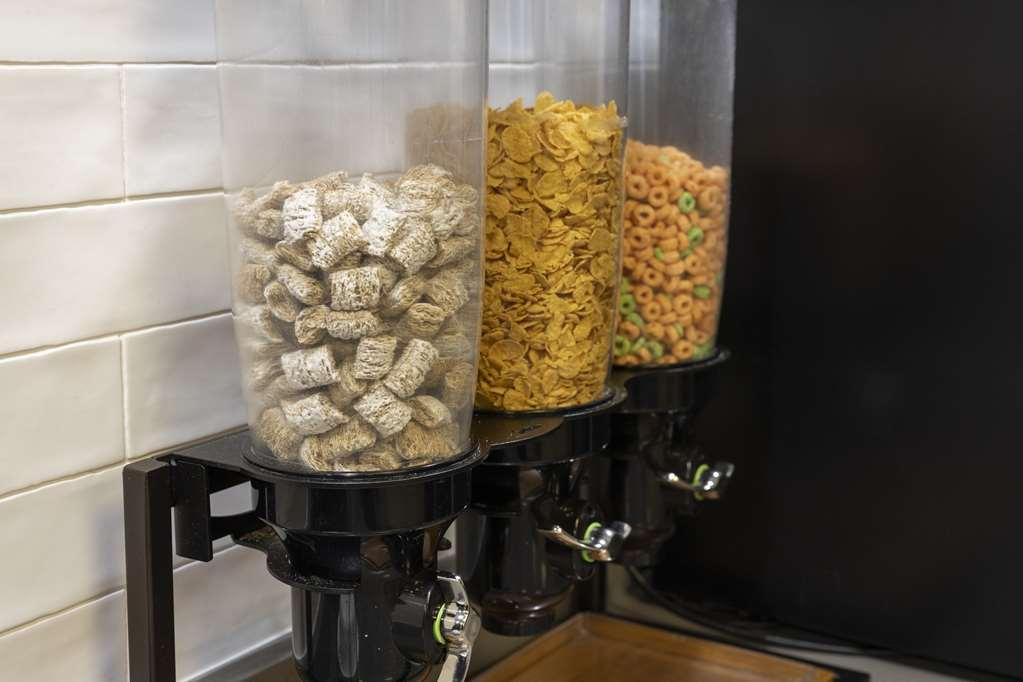 Hampton Inn Kent/Akron Area Restaurant photo